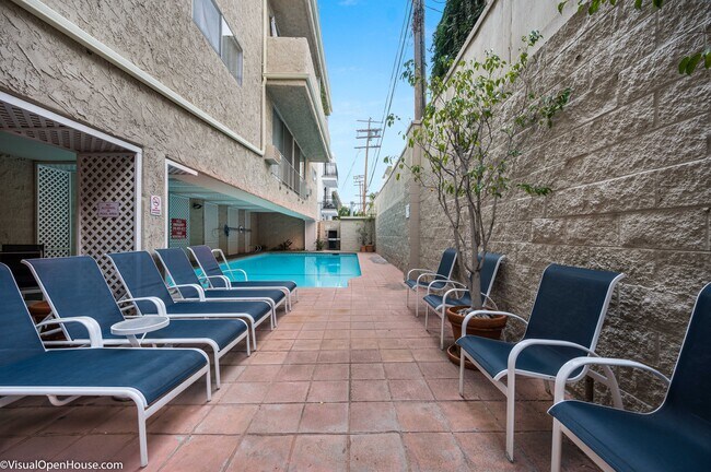 Building Photo - 11645 Montana Ave