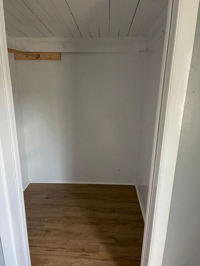 Building Photo - Cozy 2bd/1bath with Big Yard