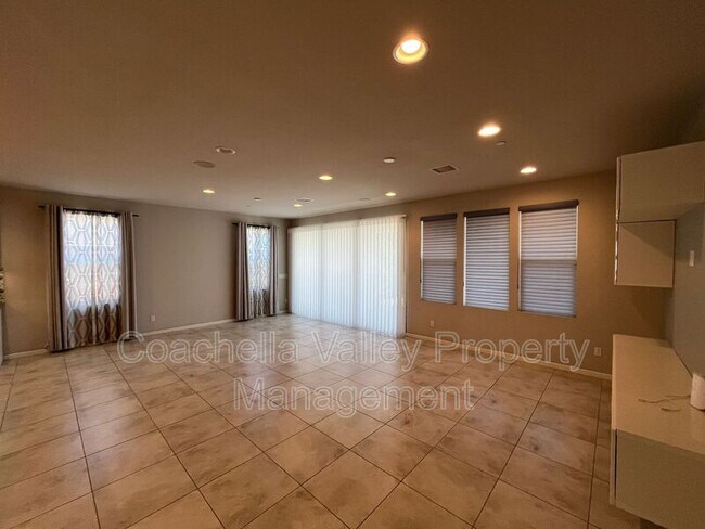 Building Photo - 74374 Xavier Ct
