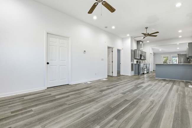 Building Photo - Downtown 3BR 2BA with Fenced Yard – 10 Minutes to Fort Benning