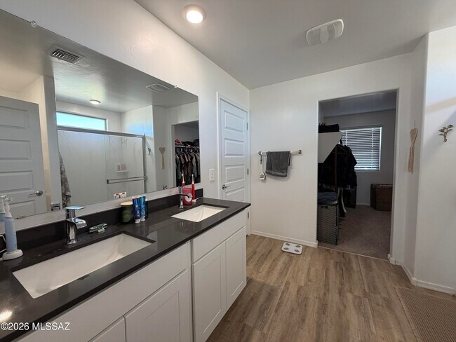 Building Photo - 10442 Guildford Ln