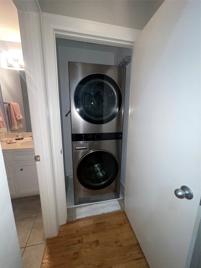 Building Photo - 7650 Springhill St