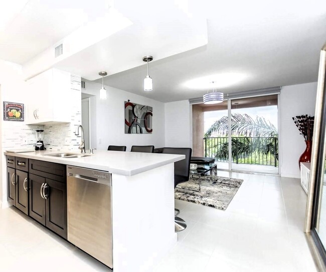 Building Photo - 19655 E Country Club Dr