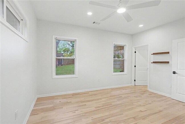 Building Photo - 827 Elbert St SW