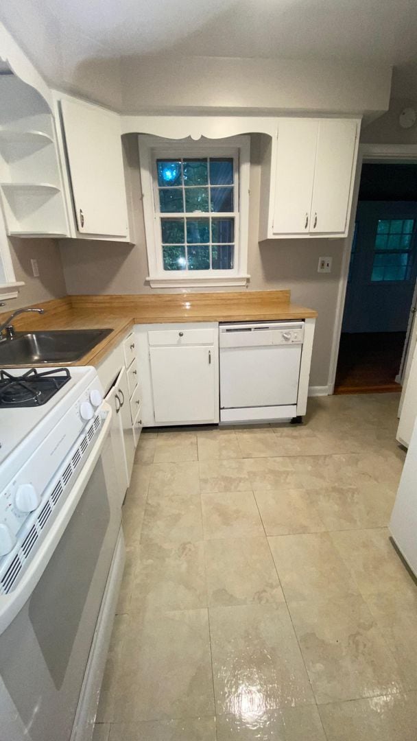 Building Photo - 3 Bedroom in Woodmoor available ASAP!!