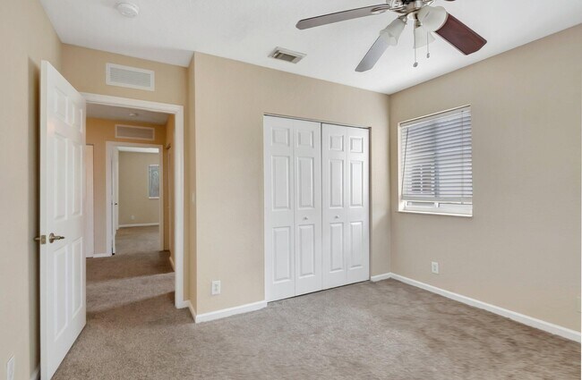 Building Photo - 3021 N Evergreen Cir
