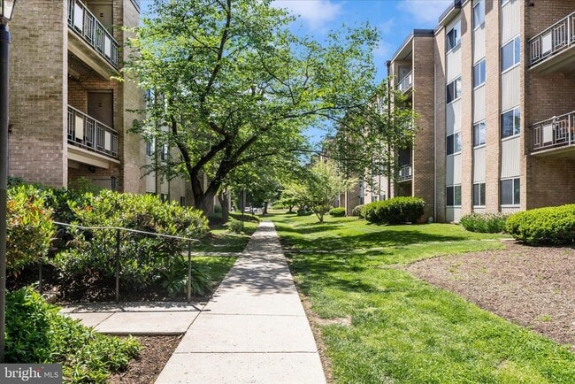 Building Photo - 12202 Braxfield Ct
