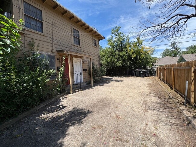 Building Photo - 1516 N 5th St