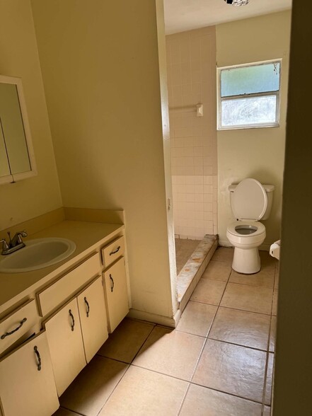 Building Photo - 155 Denice Dr