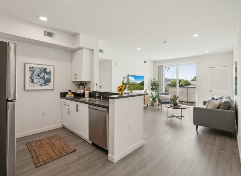 Building Photo - 3518 Chesapeake Ave., Los Angeles, CA 90016