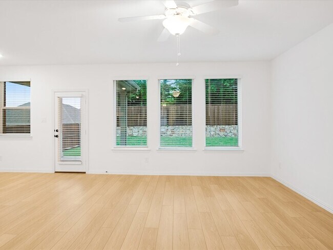 Building Photo - 2116 Sunnymede Dr