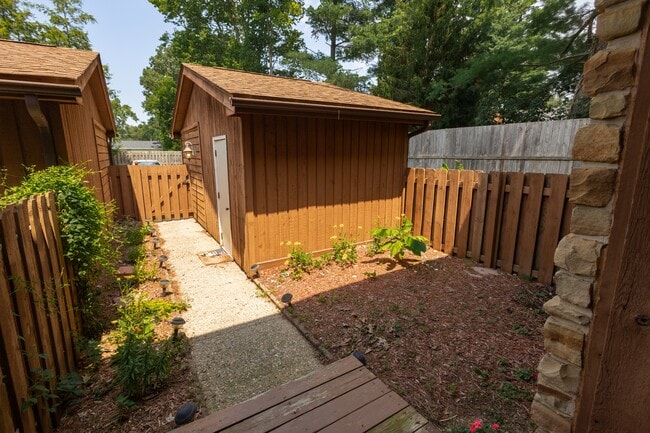 Building Photo - 3191 Sycamore Dr