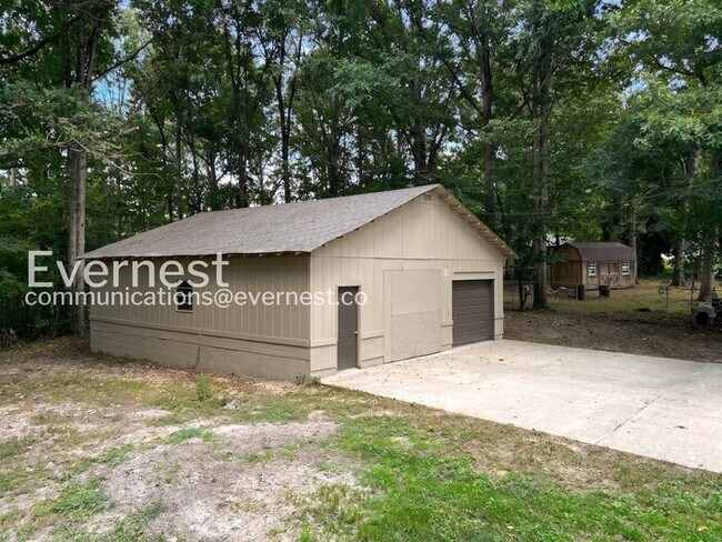 Building Photo - 3-Bed/2-Bath Home/ Pet Friendly/Voucher Accepted/ Available Soon!