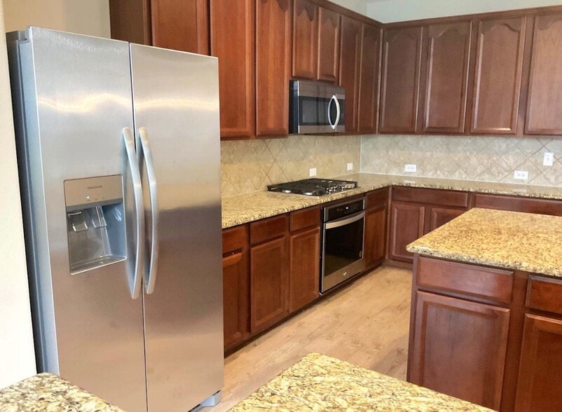 Building Photo - 2360 Merlin Dr