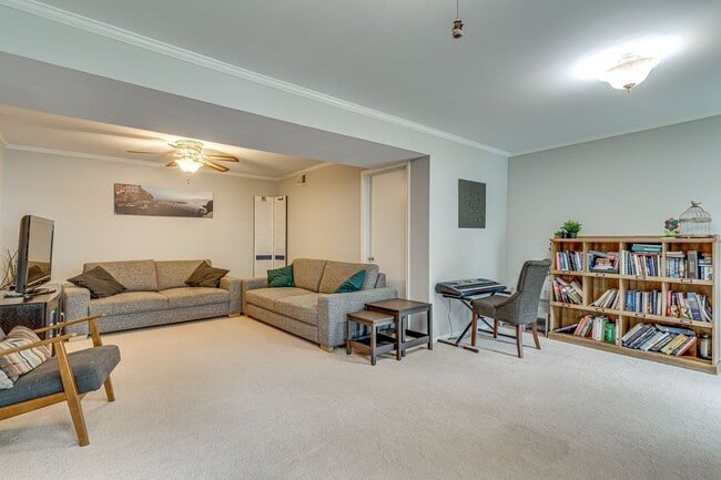 Building Photo - Spacious 4-bedroom home in West Springfield!