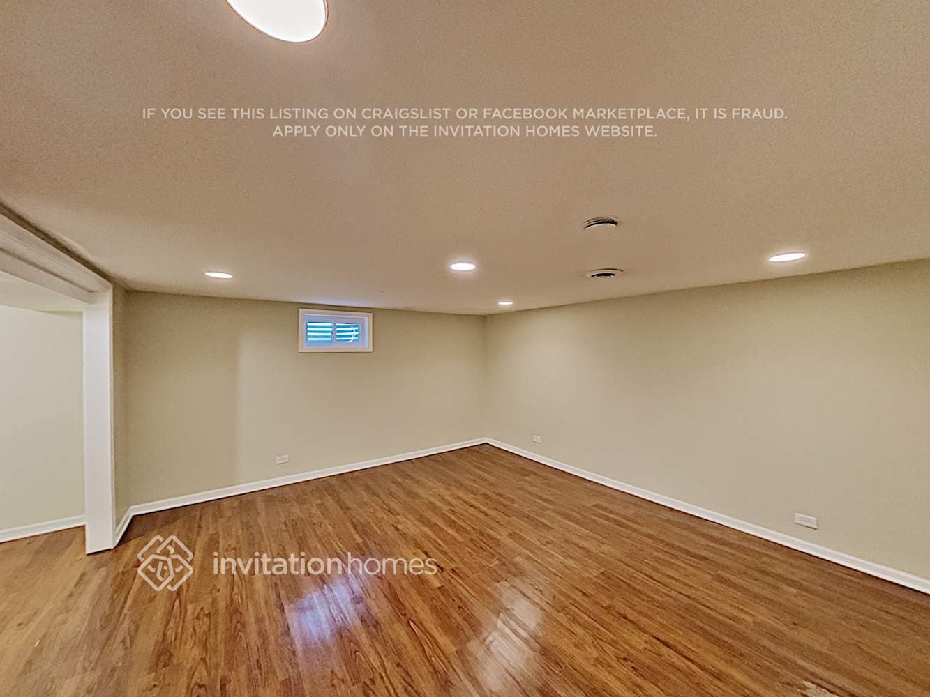 Building Photo - 439 W Lake Park Dr