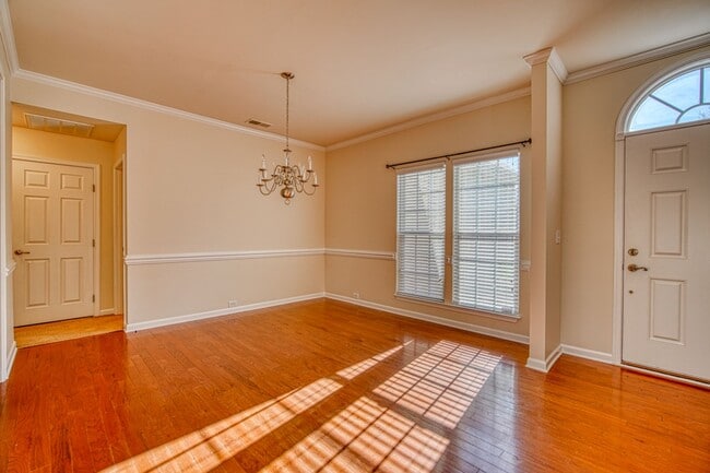 Building Photo - Incredible Home In Gated Community/Simpsonville