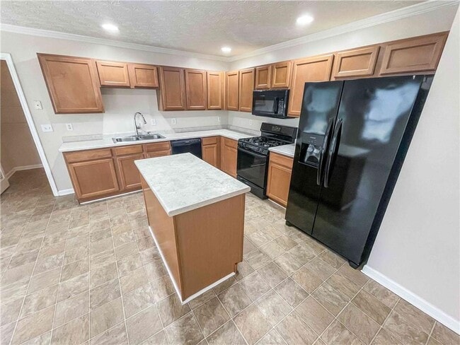 Building Photo - 6205 Tree Ridge Dr N W