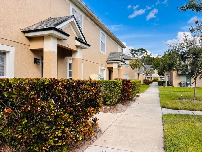 Building Photo - Gorgeous 3-bedroom, 2 1/2-bath End Unit To...