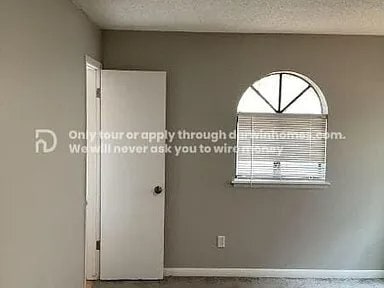 Building Photo - 920 W Idylwild Dr