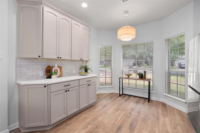 Building Photo - 3817 Newland Dr