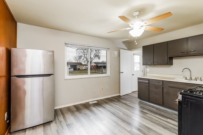 Building Photo - 10926 Pleasanthill Dr