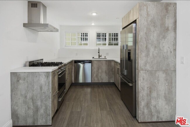 Building Photo - 1105 Alta Loma Rd