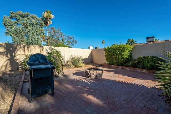 Building Photo - Three Bedrooms & POOL in 85254!
