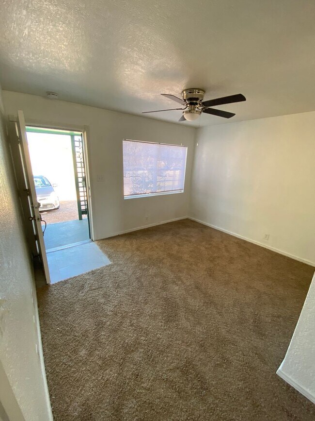 Building Photo - 3p2538