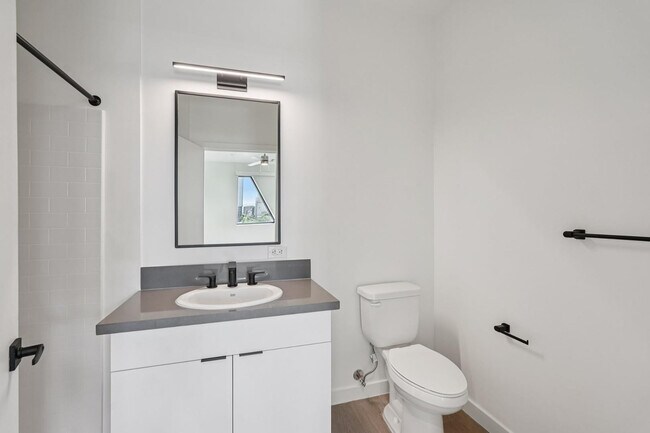 Building Photo - 1030 N 1st St