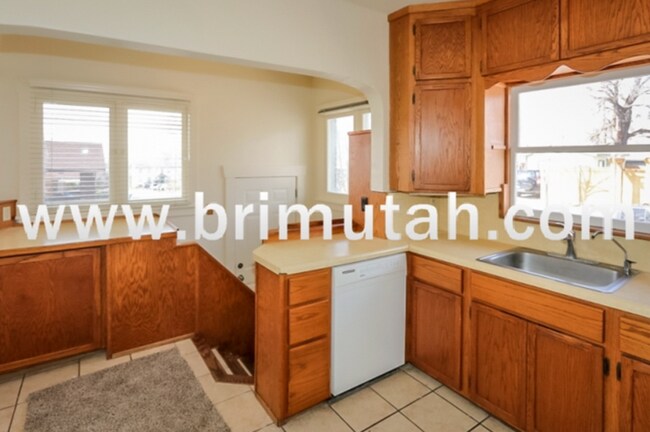 Building Photo - 462 S 1100 E