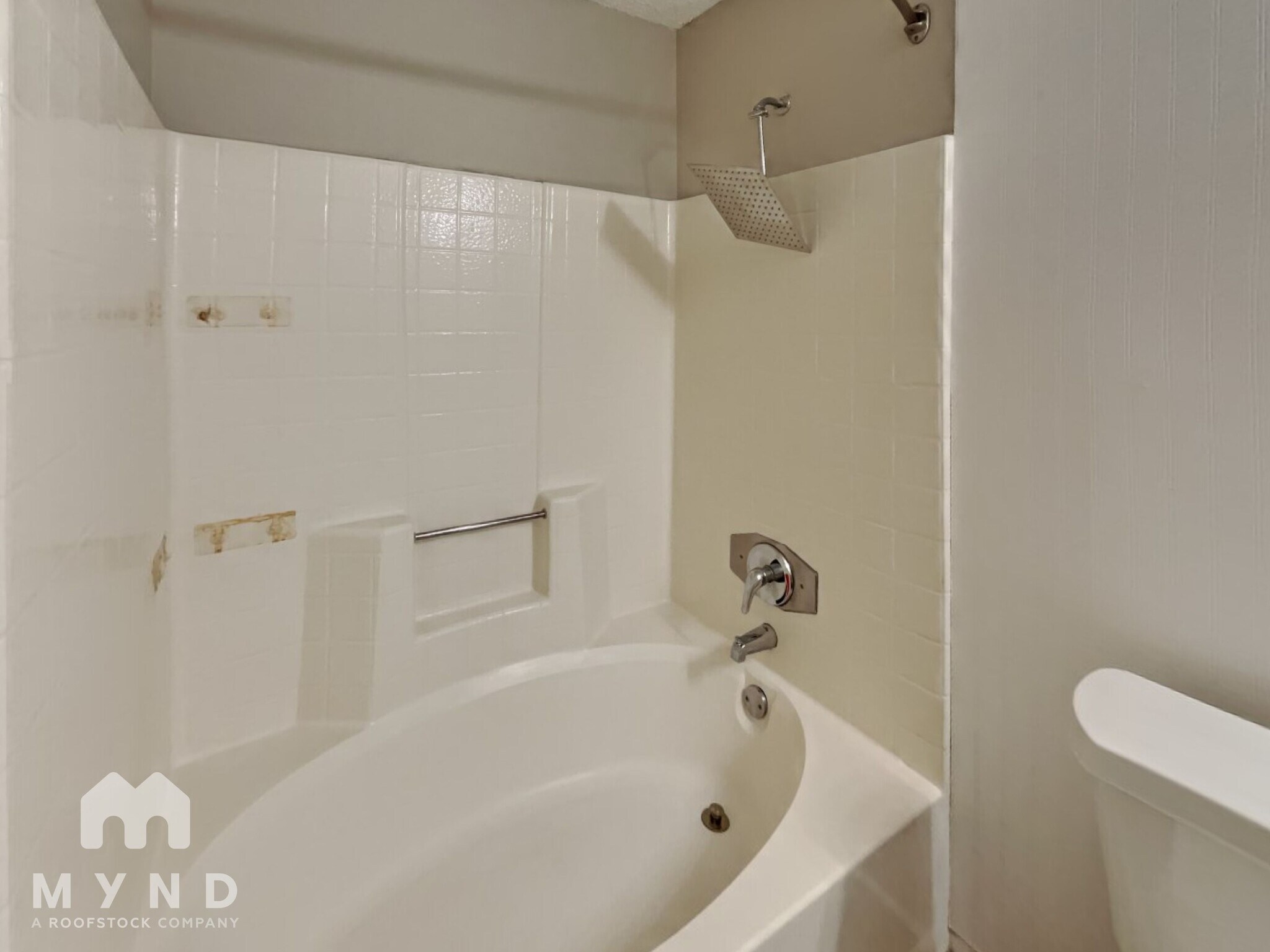 Building Photo - 208 Oak Cir N