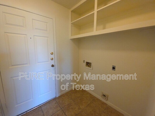Building Photo - 304 McClendon Dr