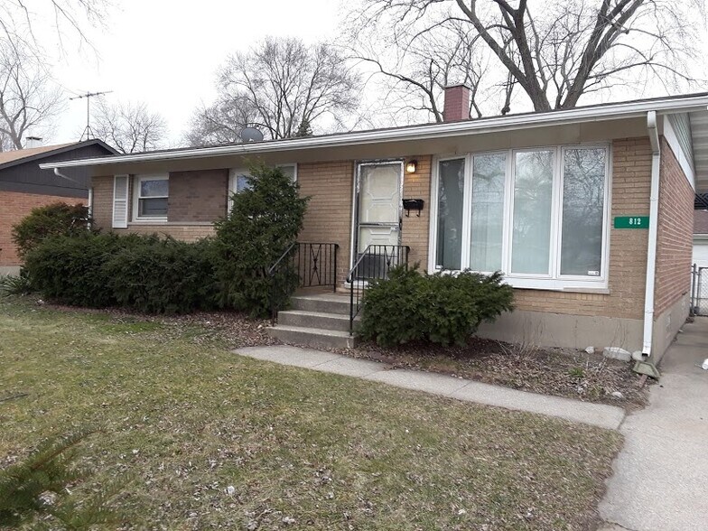 Building Photo - 812 Chicago Rd
