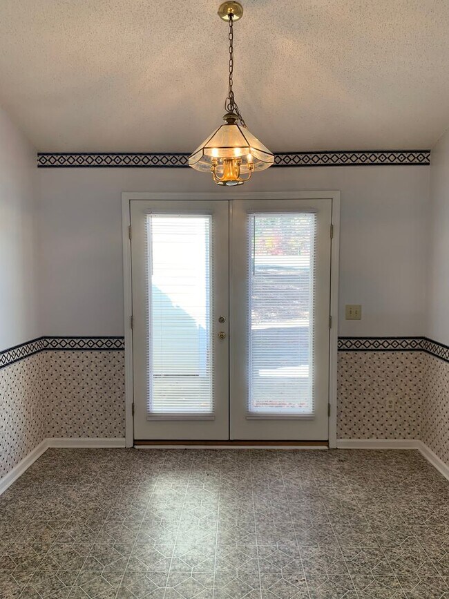 Building Photo - 128 Chesapeake Ct