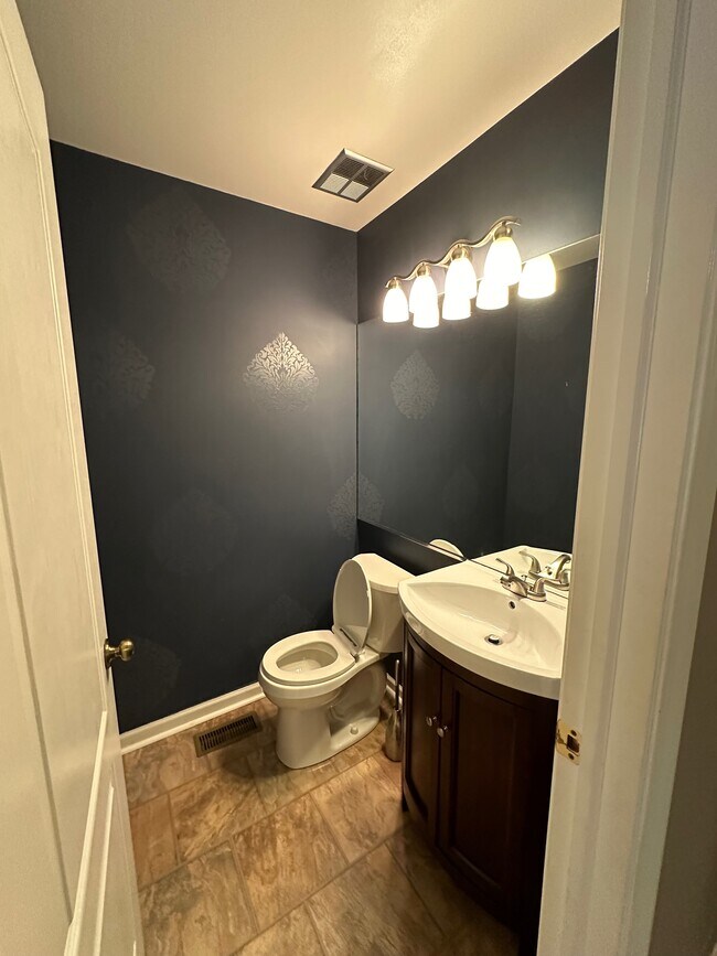 Building Photo - 386 Waterford Ct