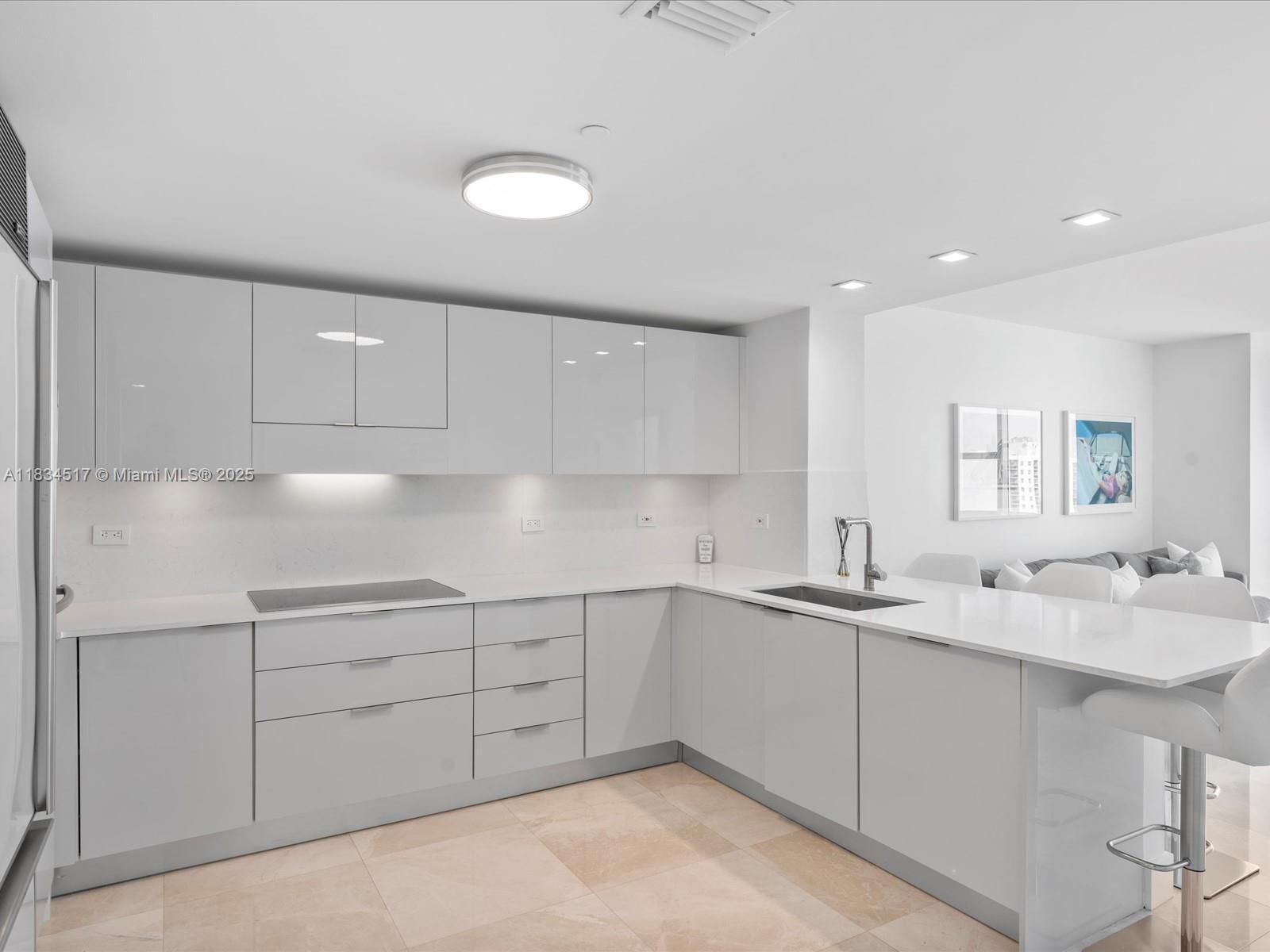 Building Photo - 6801 Collins Ave