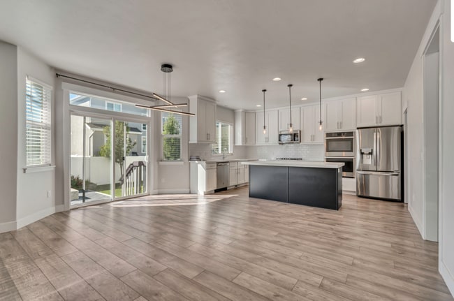 Building Photo - Spacious 6-Bedroom Home in the Heart of Vi...