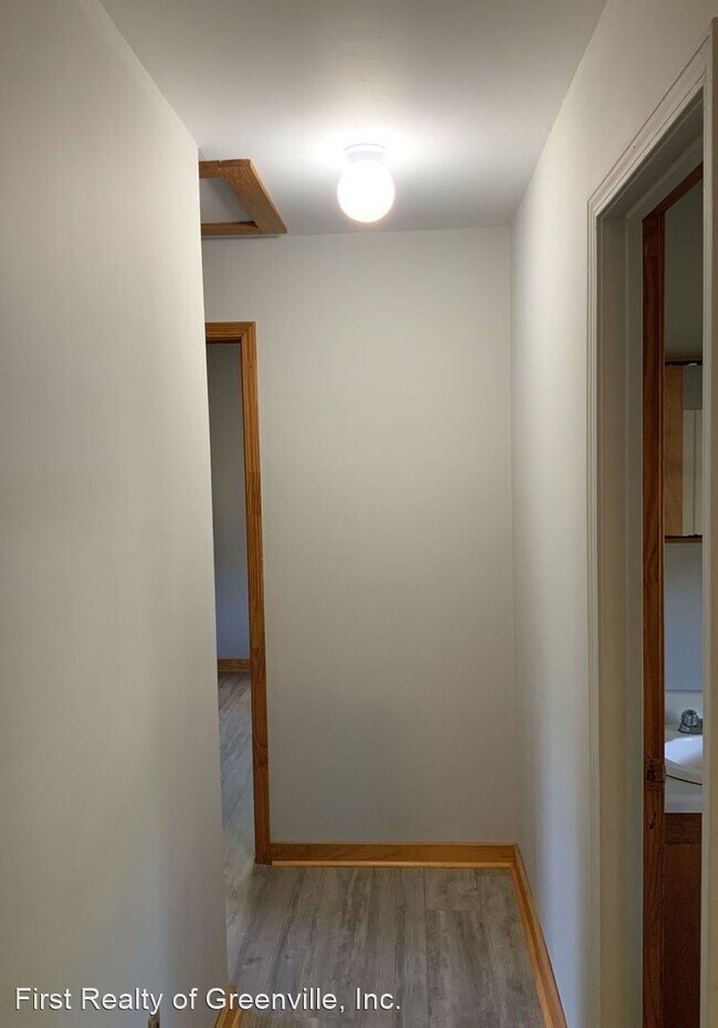 Building Photo - 2 br, 1 bath House - 296 Wagon Wheel Rd.
