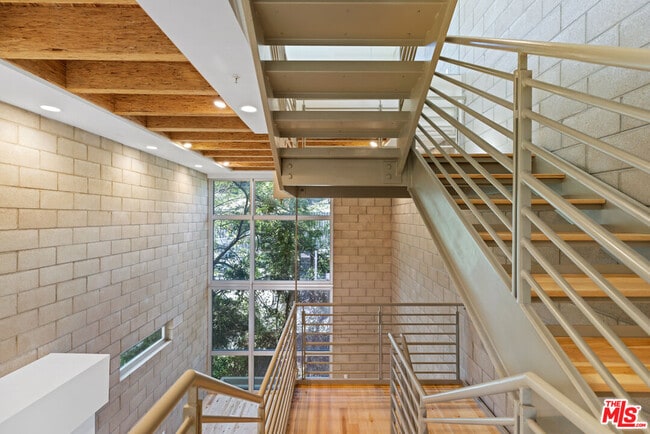 Building Photo - 3450 Cahuenga Blvd