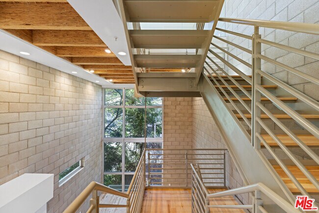 Building Photo - 3450 Cahuenga Blvd W