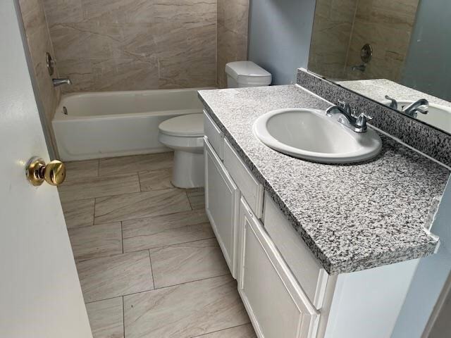 Building Photo - 2063 Greencrest Dr