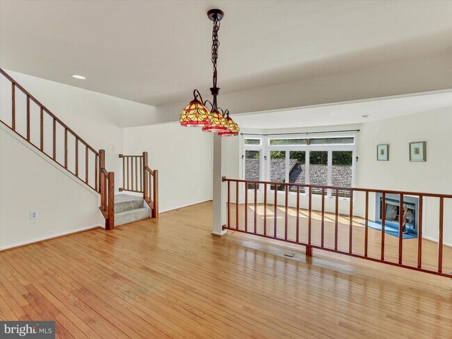 Building Photo - 31 Valerian Ct