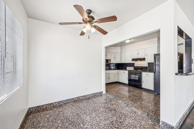 Building Photo - 9427 N 1st Ave