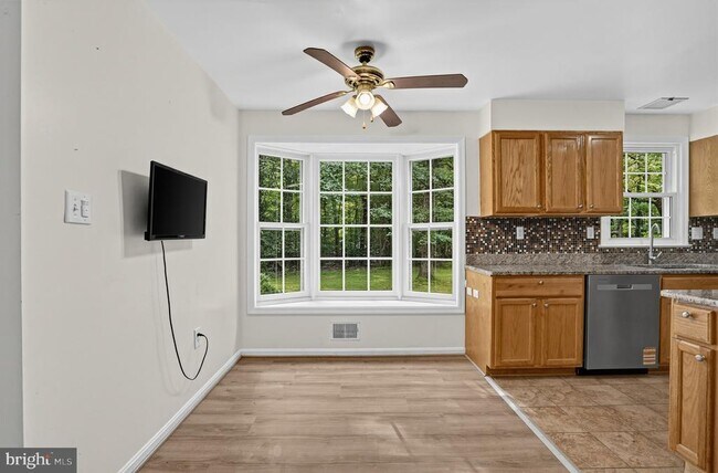 Building Photo - 6401 Wolf Run Hunt Ct