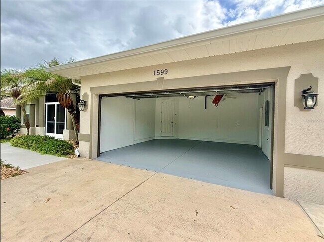 Building Photo - 1599 N Lavina St