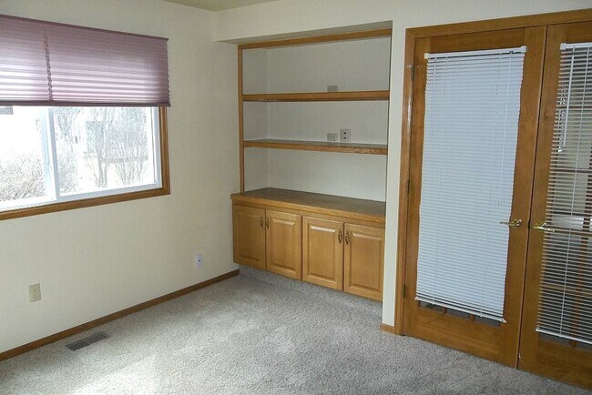Building Photo - Traditional Elegance with Room to Grow in ...