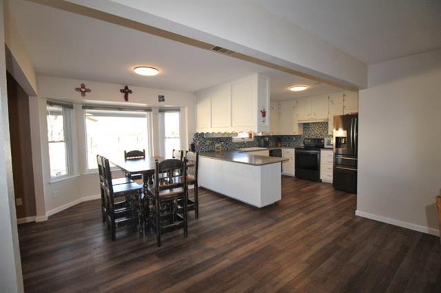 Building Photo - 801 Pearson Dr