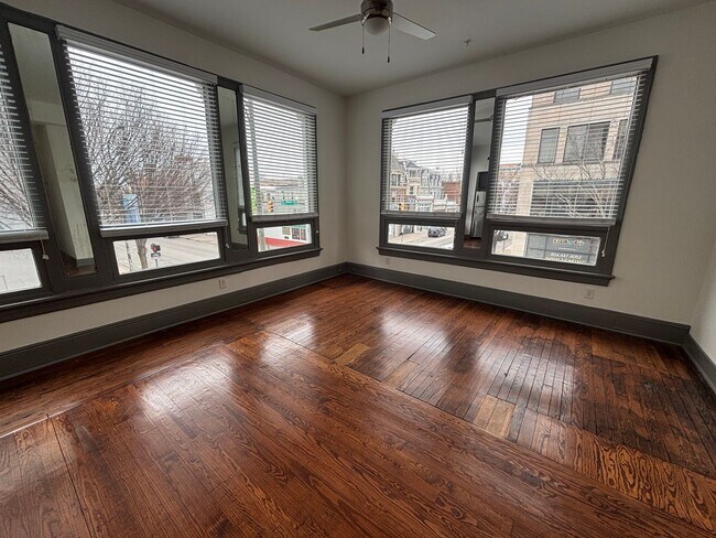 Building Photo - 300 E Grace St. Apt. 201