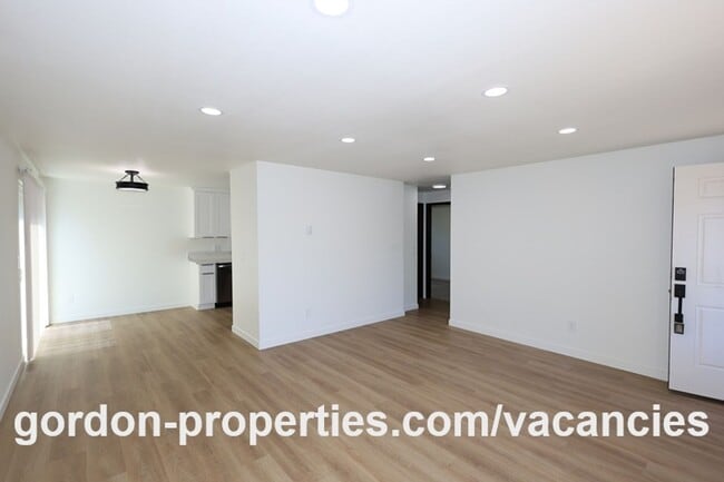 Building Photo - 8960 SE Tolbert St